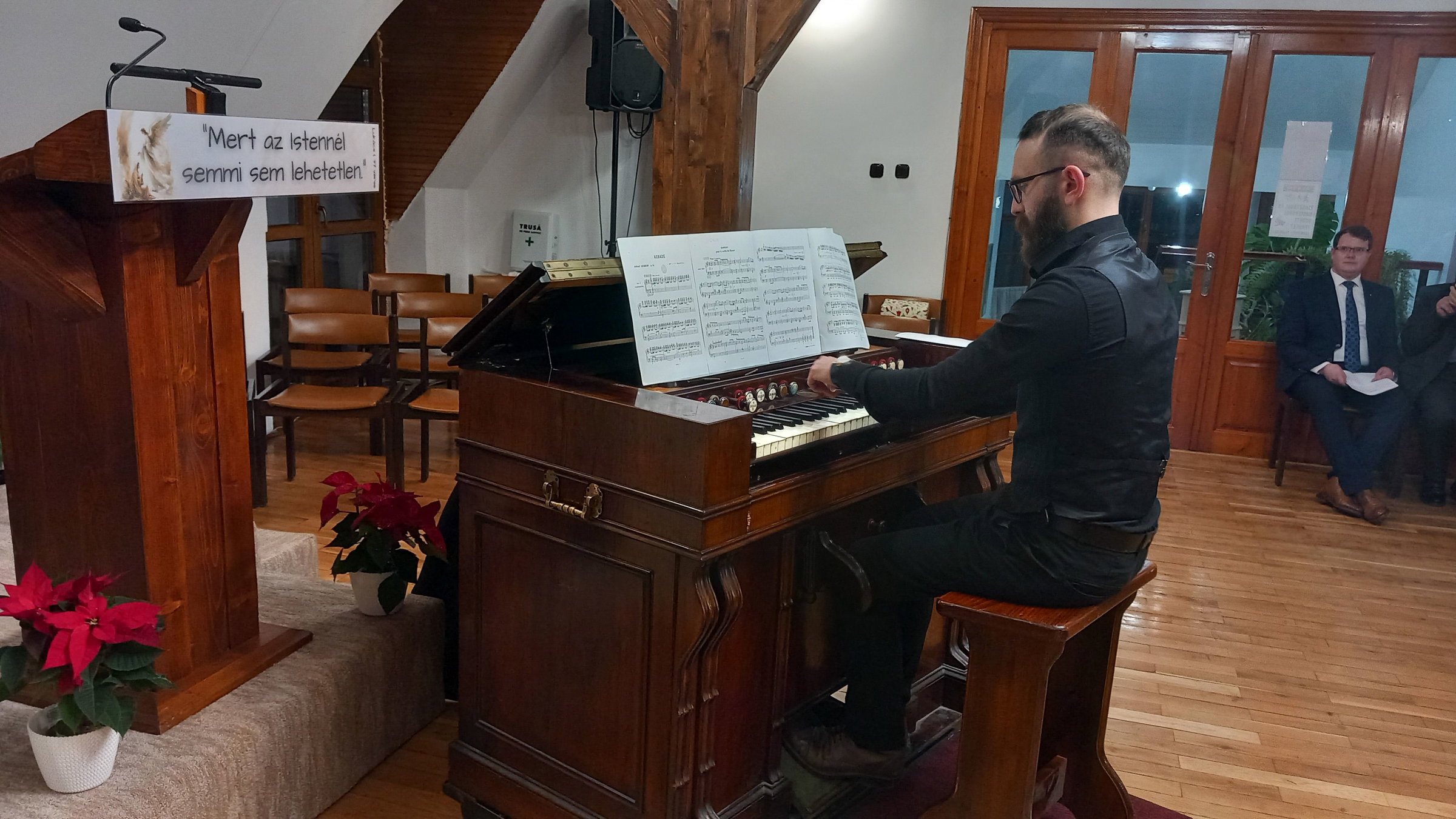 Harmónium művek csendültek fel a Lorántffy-központ múzeumtermében