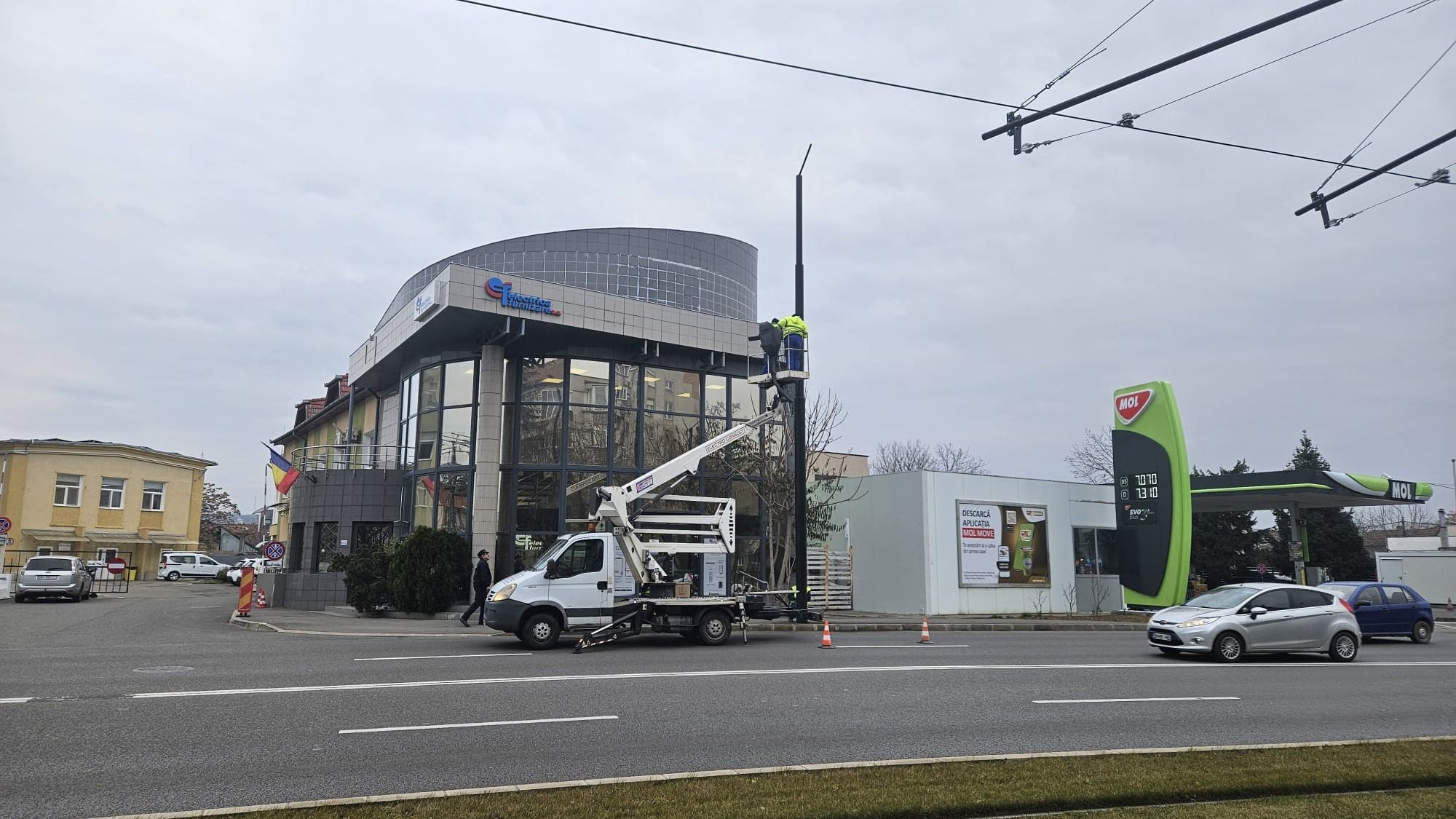 Feldíszítik a főbb váradi utakat