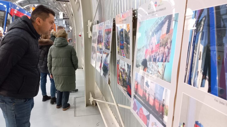 Fotókiállítás nyílt a nagyváradi villamosremízben