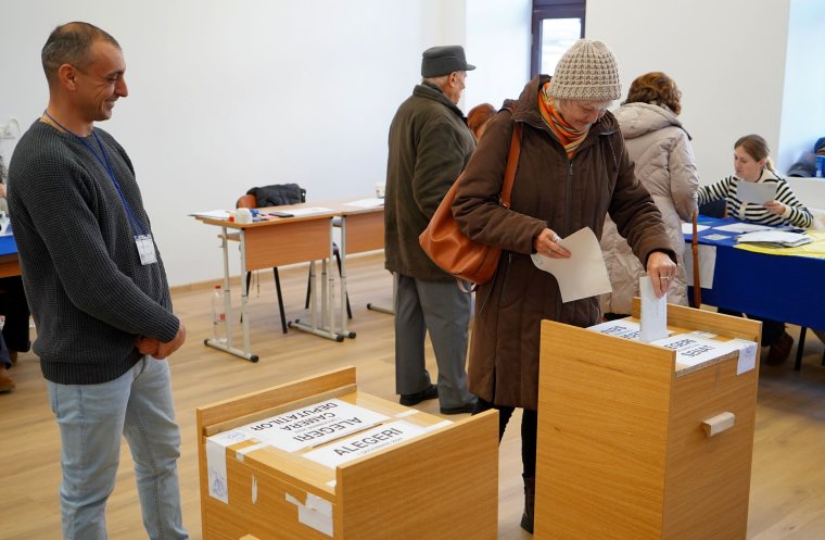 Lezajlottak a parlamenti választások Romániában: a PSD végzett az élen, az AUR a második
