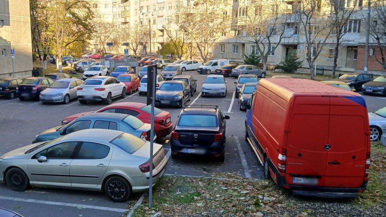 Nagyváradi parkolás: gondot okoz a lakóhelyi parkolók hiánya