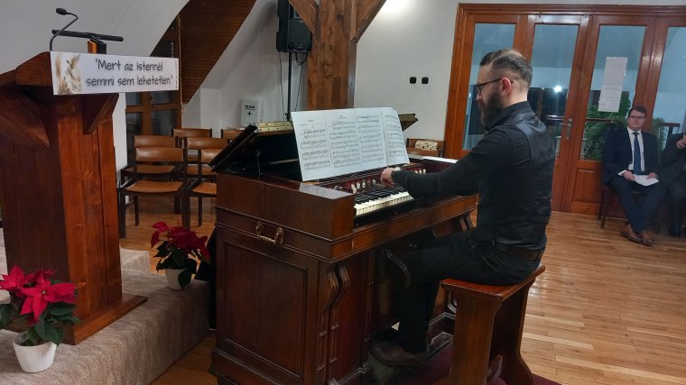 Harmónium művek csendültek fel a Lorántffy-központ múzeumtermében