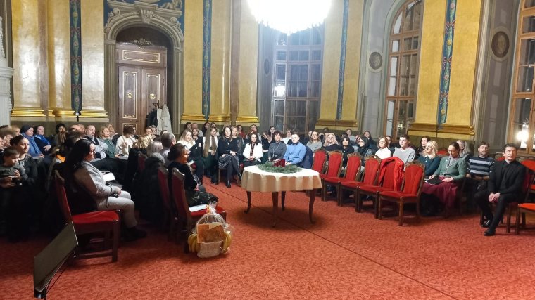 Megérkezett a betlehemi láng a római katolikus püspöki palotába