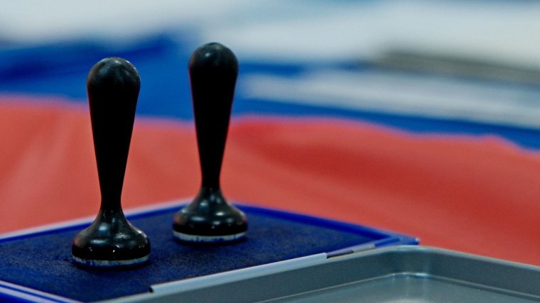 Elkezdődött a voksolás a romániai szavazóhelyiségekben