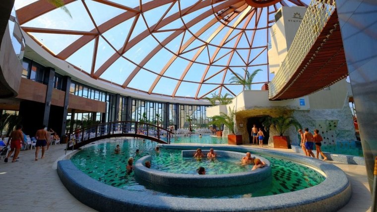 A strandok, piacok ünnepi nyitvatartása