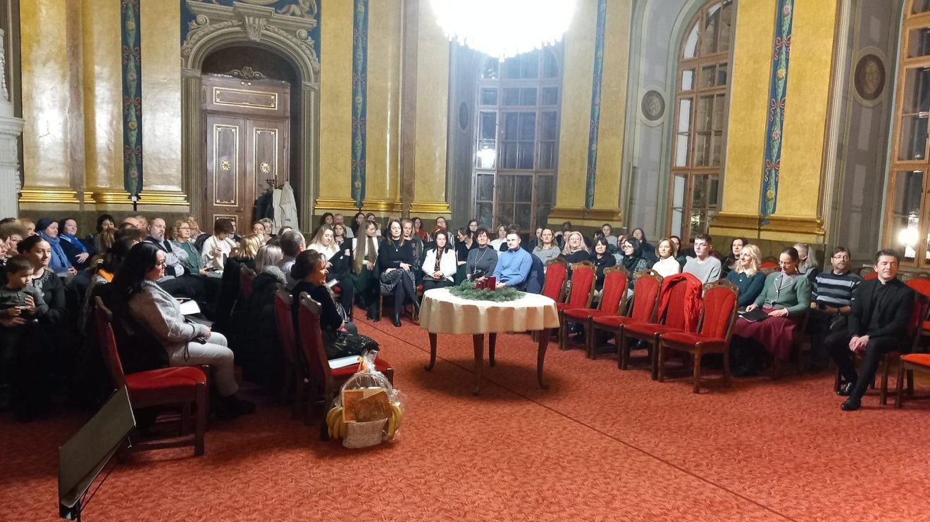 Megérkezett a betlehemi láng a római katolikus püspöki palotába