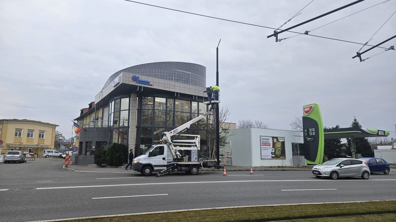 Feldíszítik a főbb váradi utakat
