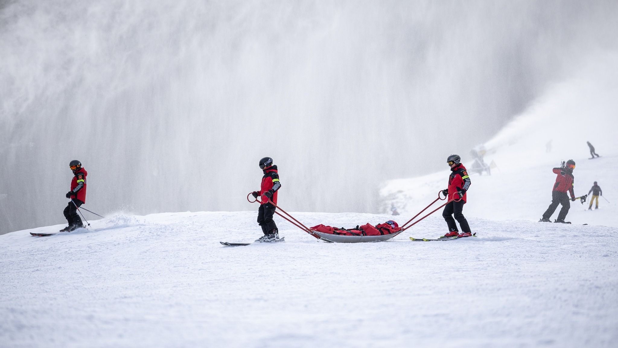 Az elmúlt 24 órában 84 személyen segítettek a hegyimentők