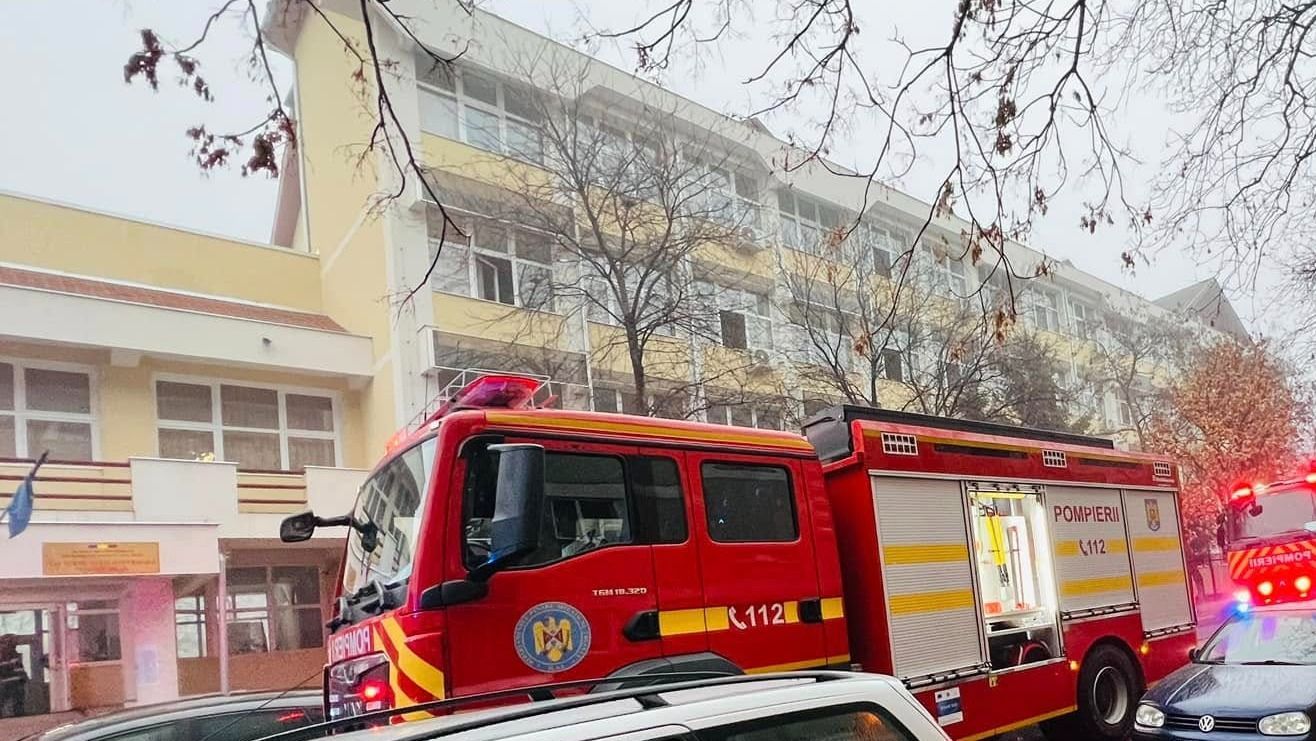 Tűz ütött ki egy nagyváradi iskolában