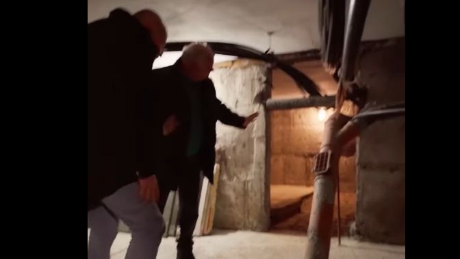 Bunkert alakítanak ki egy nagybányai tömbház lakói az épület alagsorában