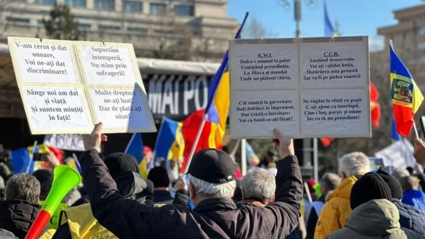 Korábban berekesztették a tüntetést a szakszervezetek