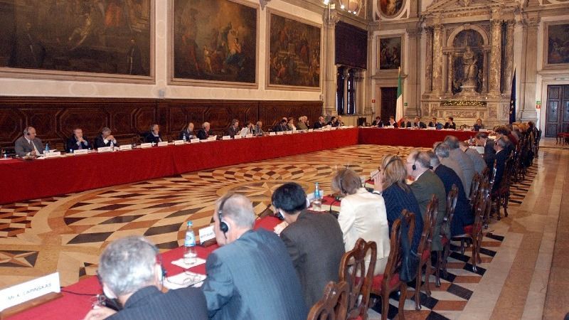 Velencei Bizottság: csak kivételes körülmények között megengedett a választások érvénytelenítése
