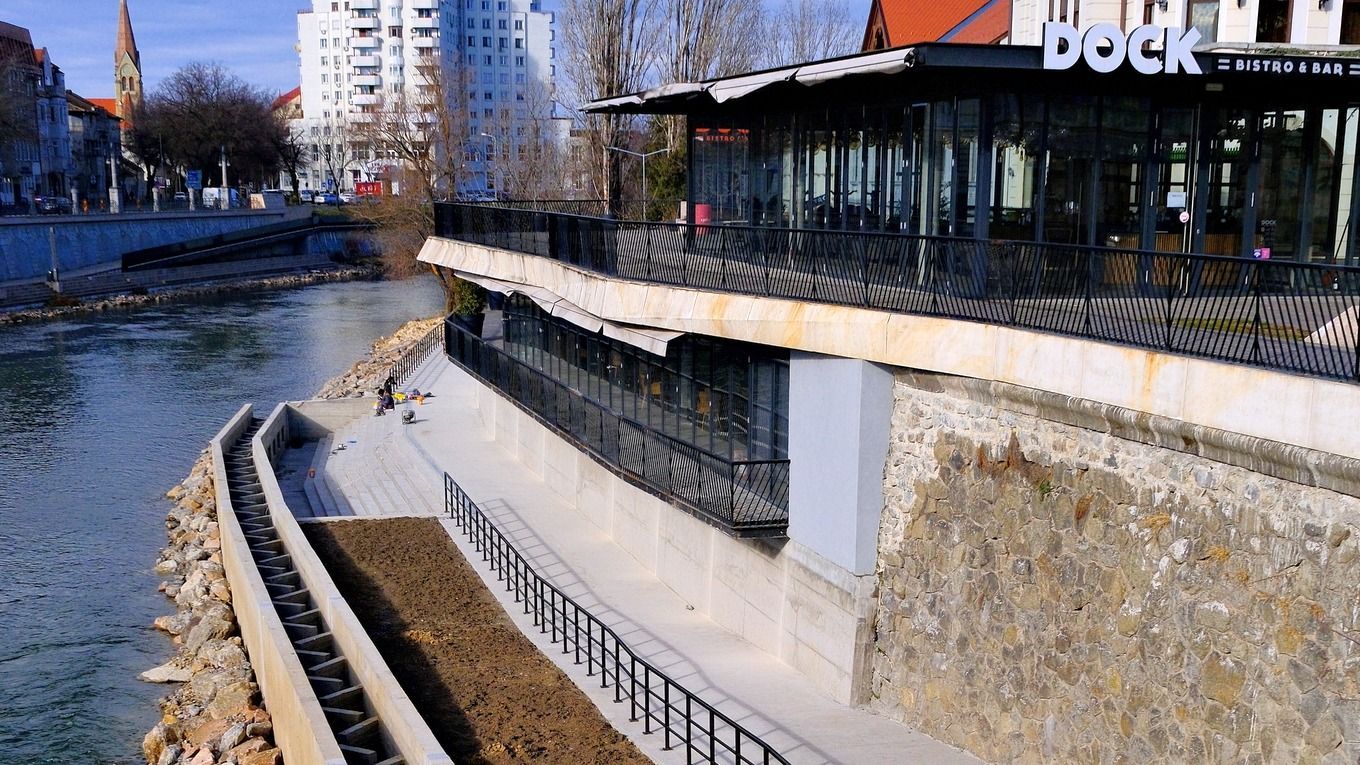 Hamarosan elkészül a hallépcső