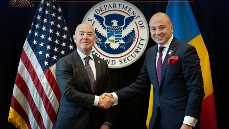 Pénteken hivatalosan is bejelentik, hogy Románia felvételt nyert az amerikai vízummentességi programba