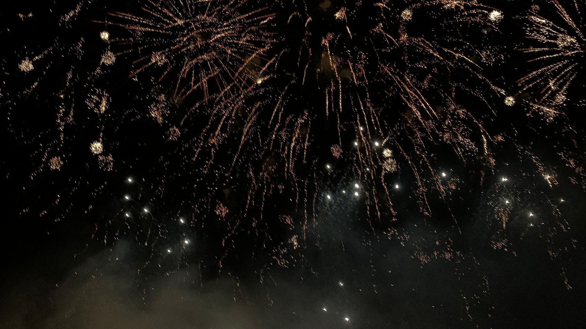 Ködös újévköszöntés Nagyvárad főterén