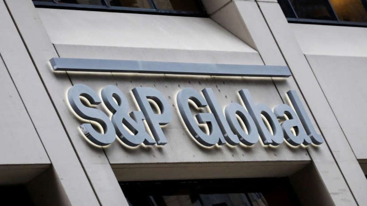 Stabilról negatívra rontotta az S&P Románia adósbesorolásának kilátását