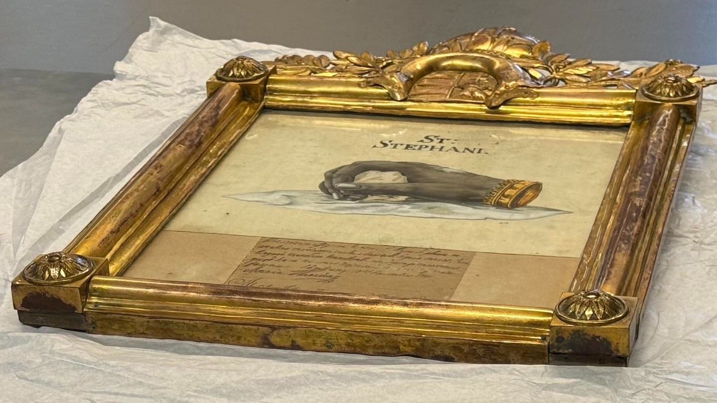 Budapesten restaurálják a váradi egyházművészeti gyűjteményben található selyemfestményt