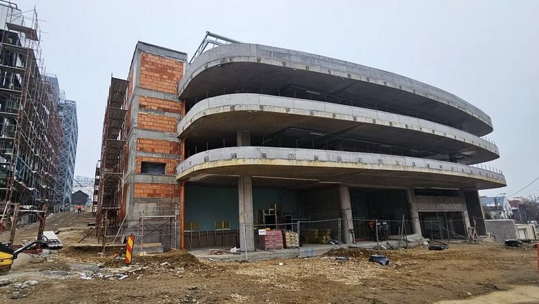 Legkésőbb júniusban átadják a parkolóházat