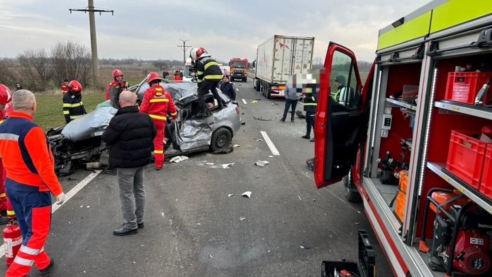 Súlyos közúti baleset történt Dolj megyében, három ember életét vesztette