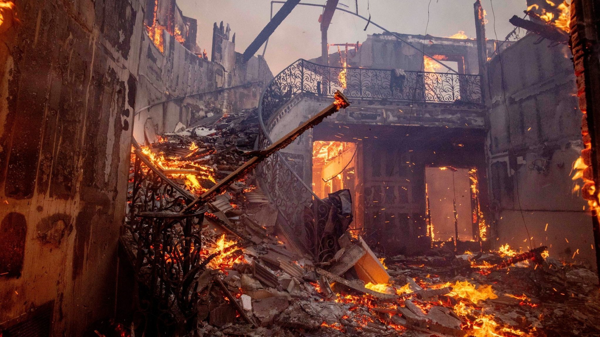 Evakuálták Románia Los Angeles-i Főkonzulátusának épületét a környéken pusztító tűzvész miatt