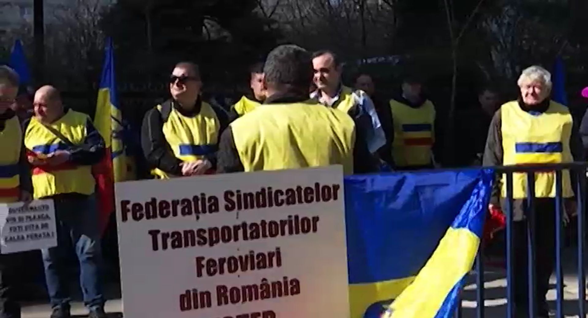 A salátarendelet és a nyugdíjtörvény ellen tüntet pénteken több szakszervezet a fővárosban