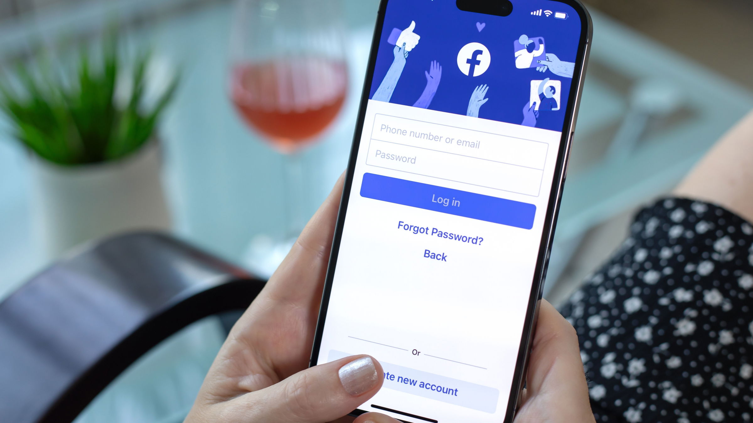 Megszűnnek a politikai hirdetések a Facebookon