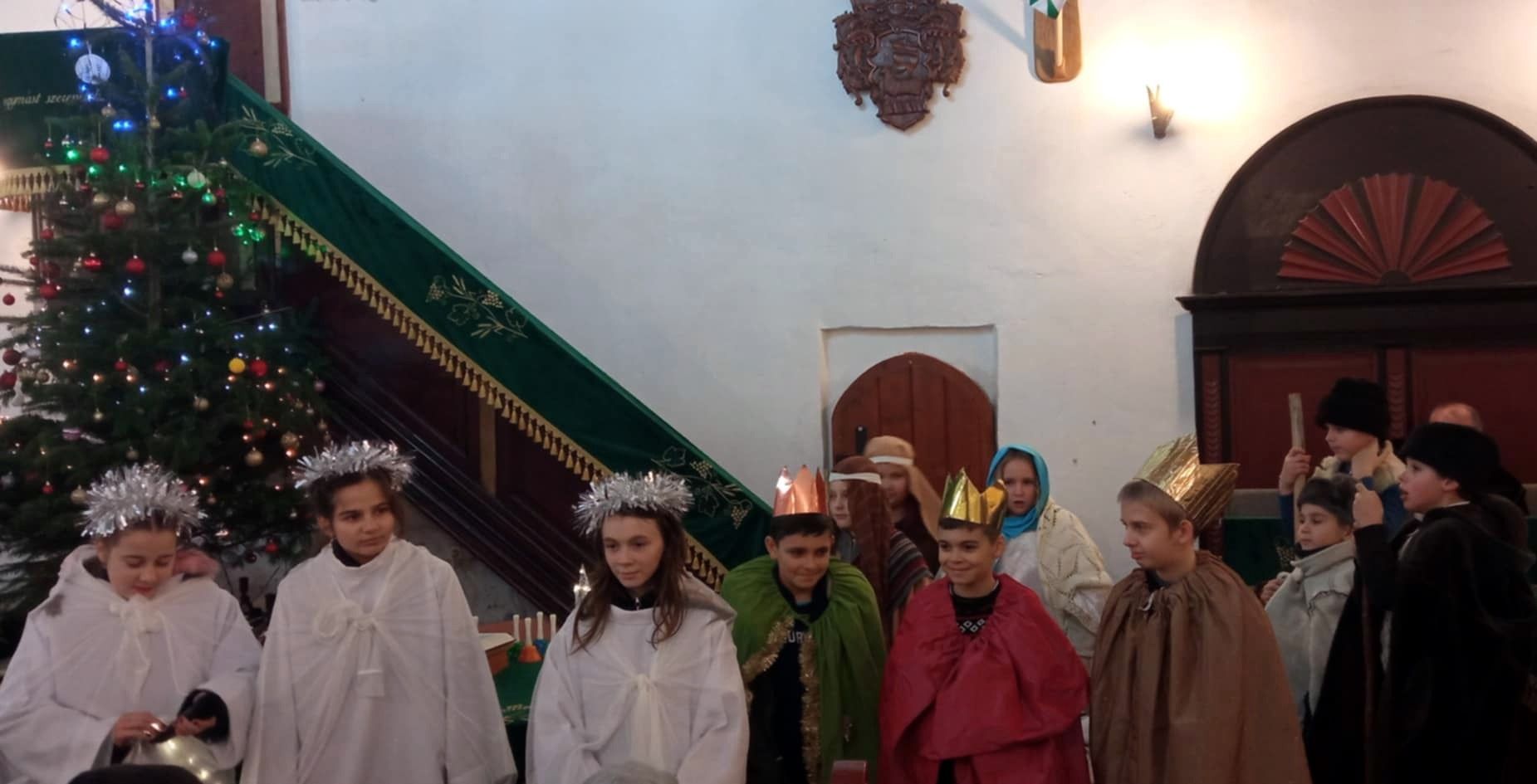 Hagyományőrző betlehemezés Albison