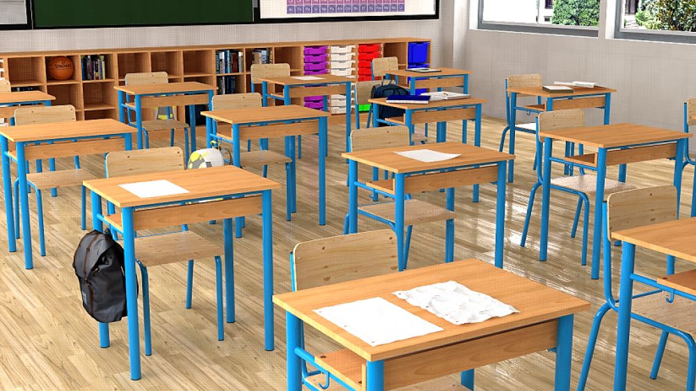 Iskolákat látnak el bútorzattal Bihar megyében