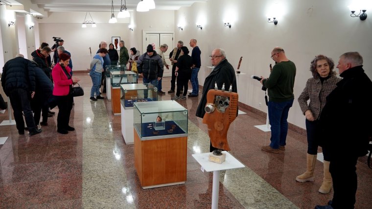 Fafaragványokból és ékszerekből nyílt kiállítás a Körösvidéki Múzeumban׀GALÉRIA