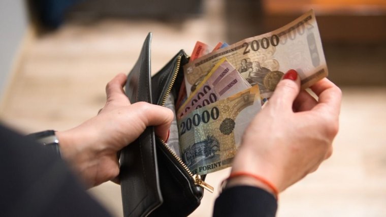 A miniszterelnök szerint a kormánykoalíció a minimálbér változatlan szinten tartását támogatja