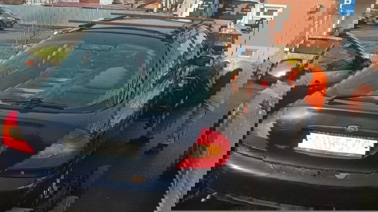 Elhagyott autót szállítottak el