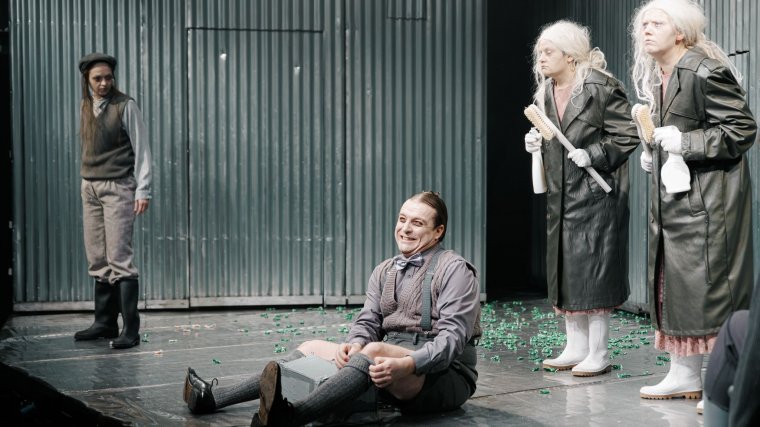 Hollywoodi álom egy elzárt szigetről – A kripli a Harag György Társulat előadásában