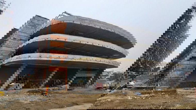 Legkésőbb júniusban átadják a parkolóházat