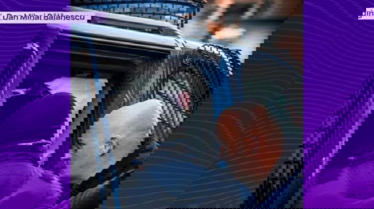 Előállították a csendőrök az AUR vasárnapi bukaresti tüntetésén részt vevő egyik férfit és a fiát