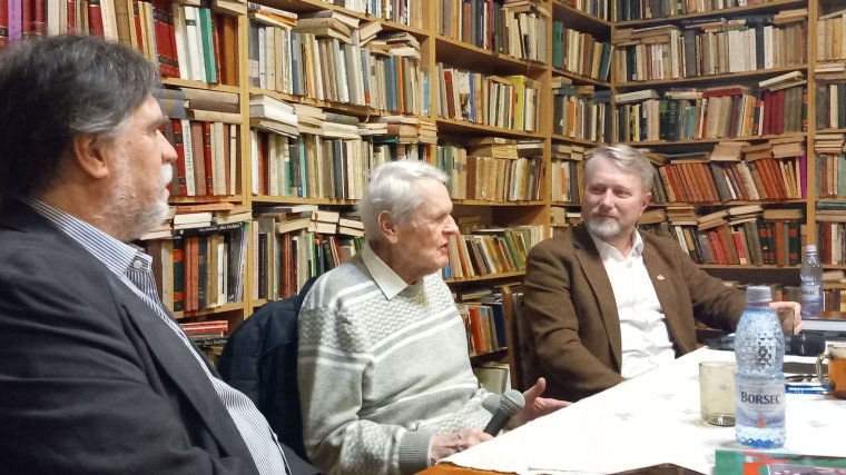 A romániai rendszerváltozás utáni hangulatról szóló könyvet mutattak be