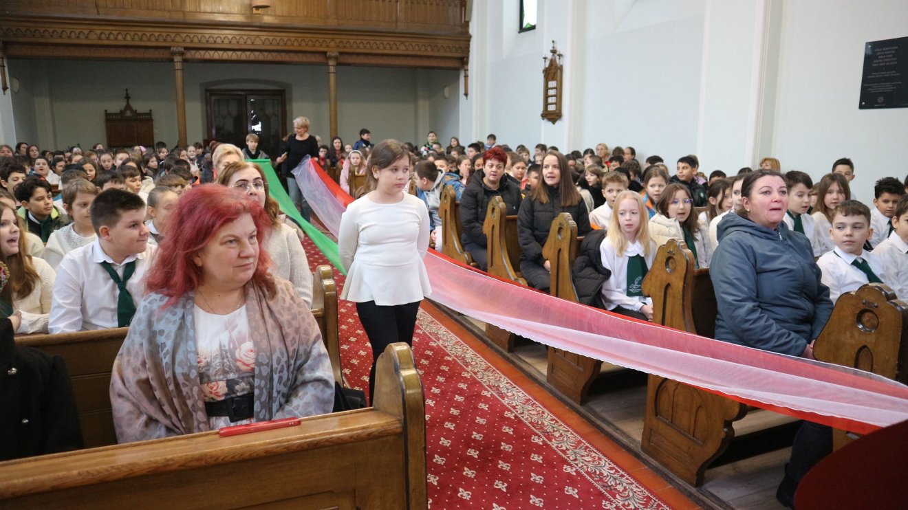 Együtt daloltak a gyermekszívek