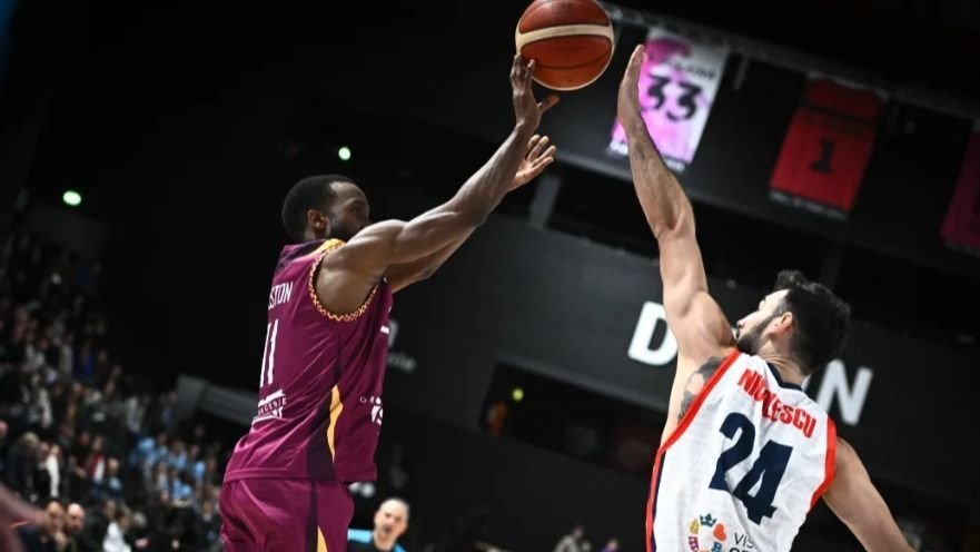 Kiénekelték a sajtot a váradi kosarasok szájából