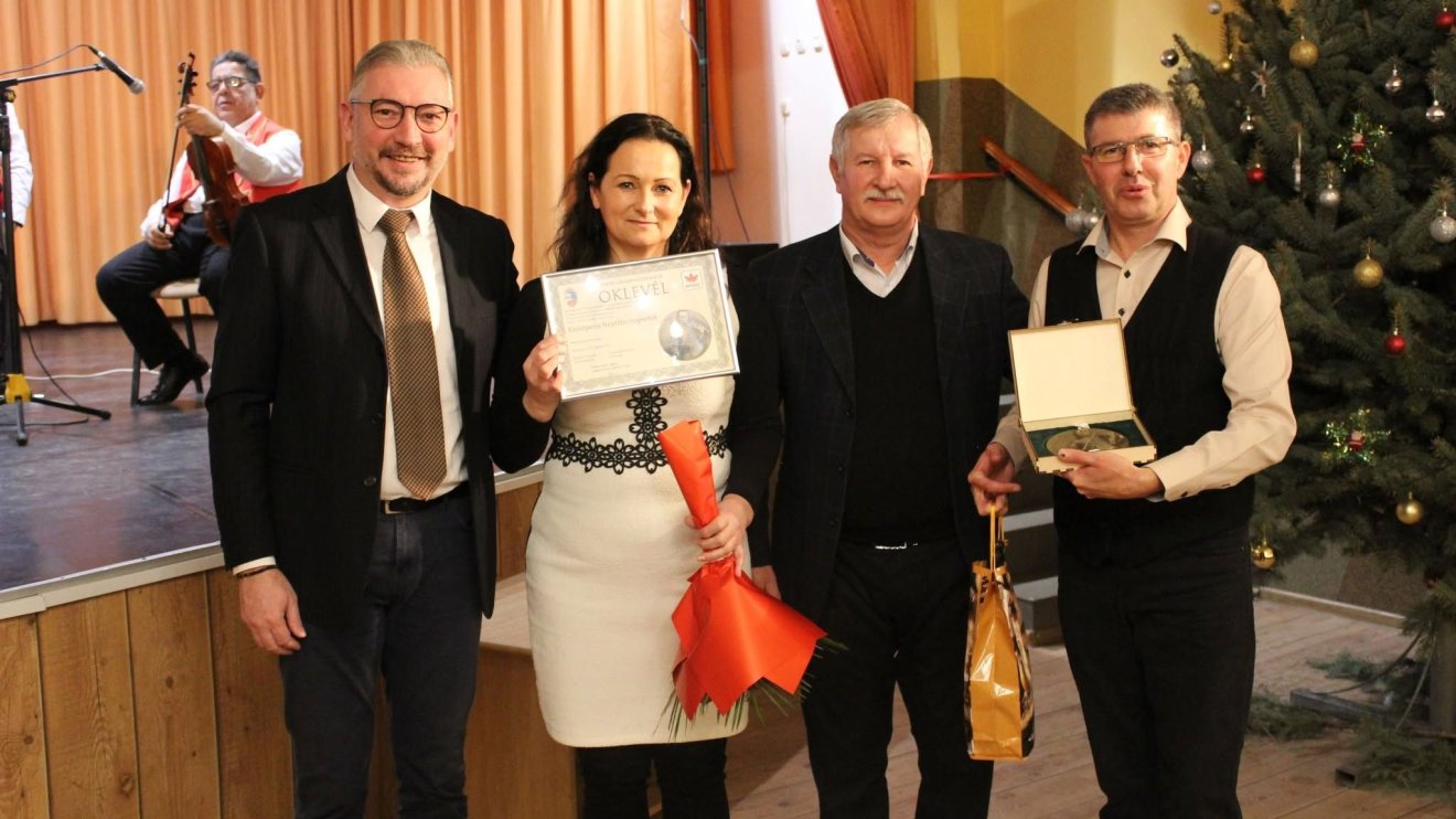 Fráter Loránd-díjat kaptak az Ezüstperje néptánccsoport alapítói