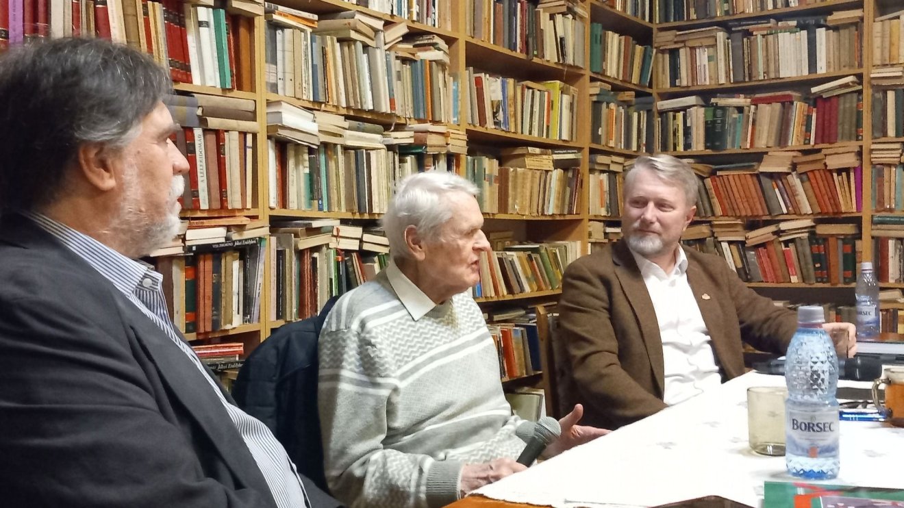 A romániai rendszerváltozás utáni hangulatról szóló könyvet mutattak be