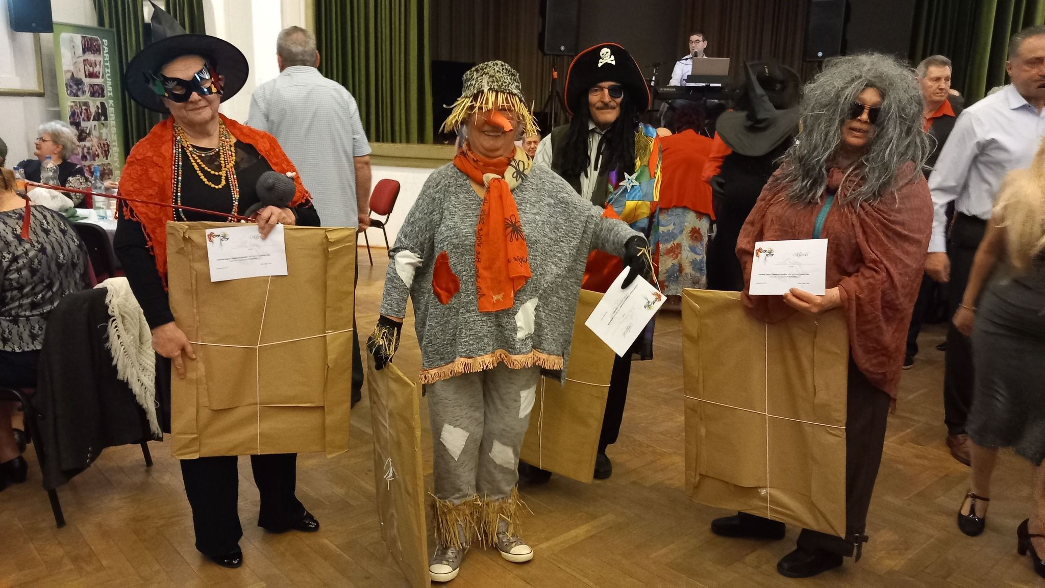 Farsangi bált szervezett a nyugdíjasegyesület