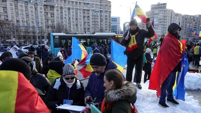 Csendőrség: Egy résztvevőnél bicskát, egy másiknál könnygázsprayt találtak a Călin Georgescu szimpatizánsainak bukaresti tüntetésén