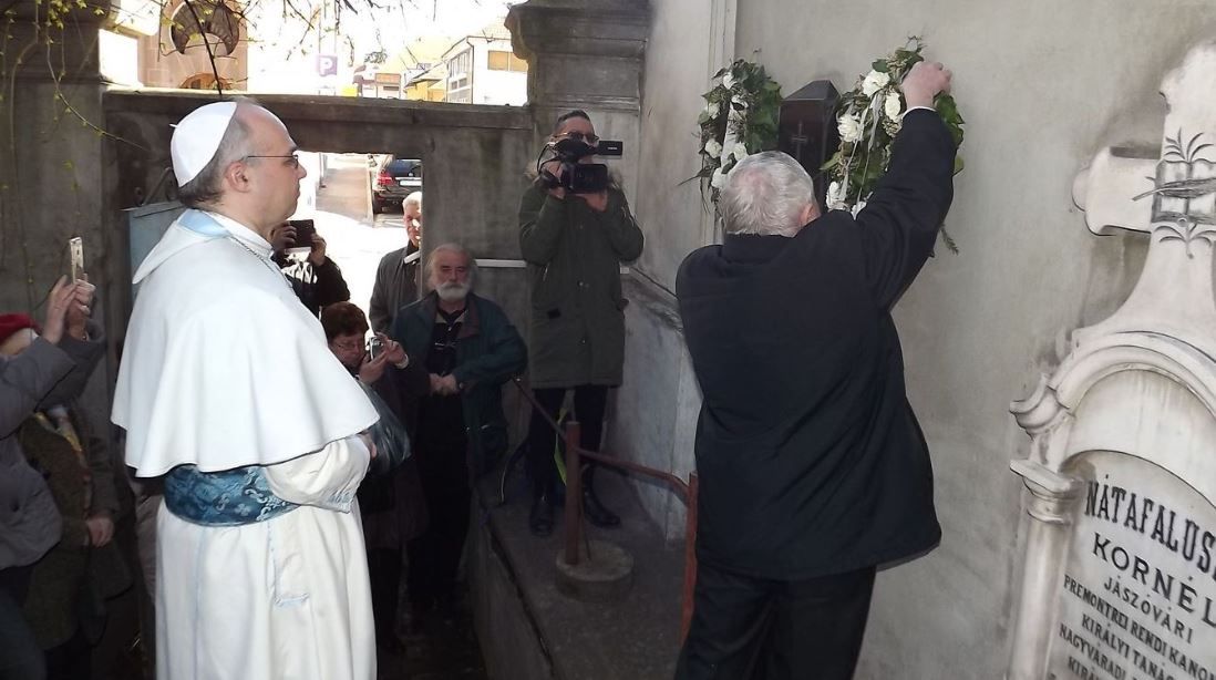 Dr. Károly József Irenaeuszra emlékeznek