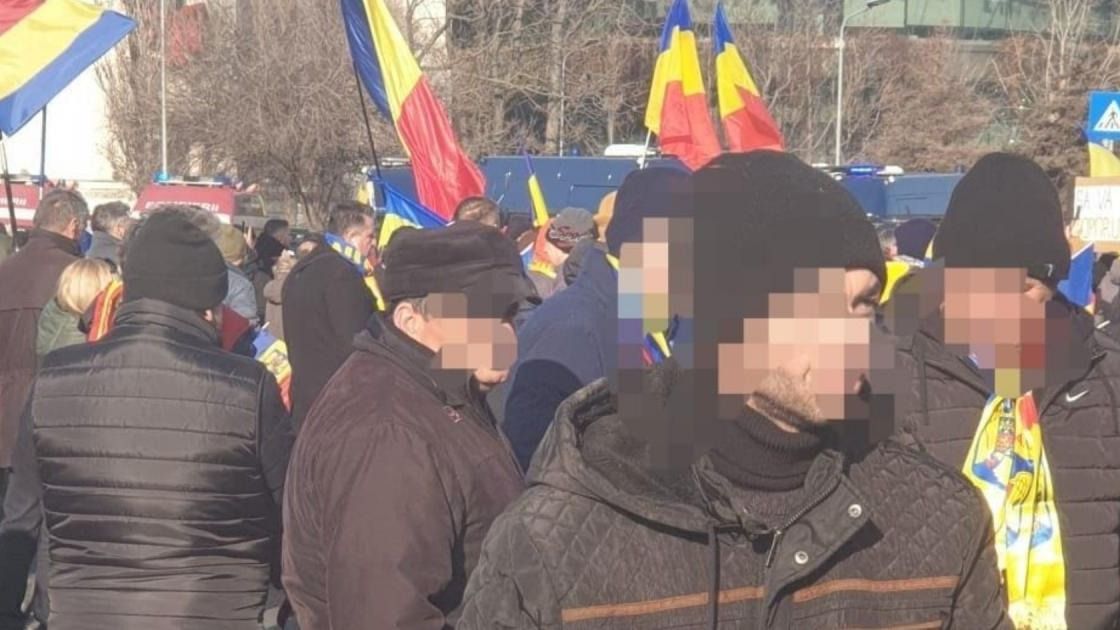 Kormánypalota előtti tüntetés: megbírságoltak négy személyt erőszakos cselekményekre való felbujtás miatt