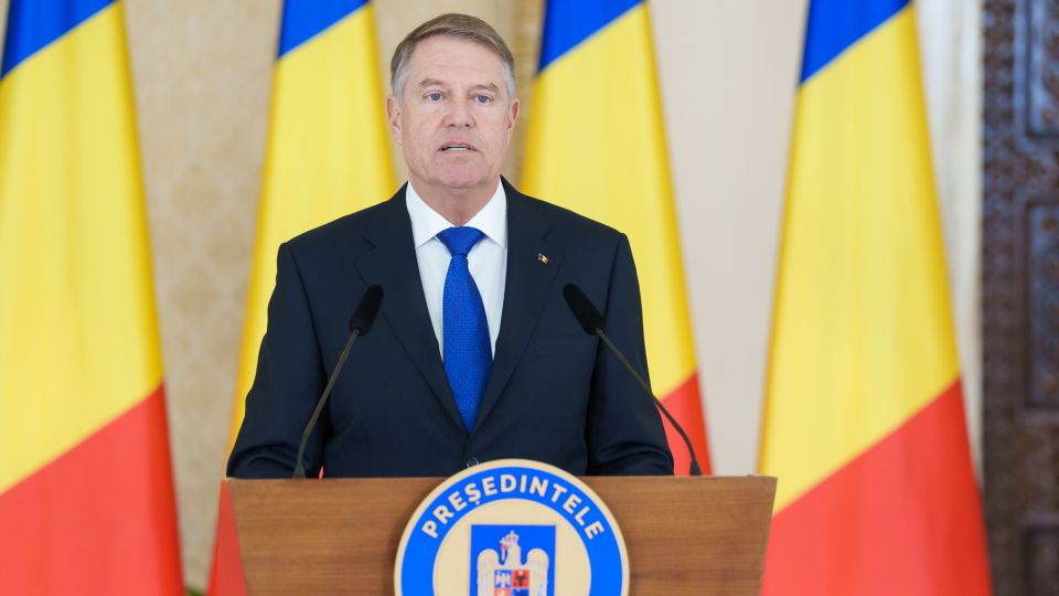 Utoljára tartott díszszemlét Klaus Iohannis, majd elhagyta a Cotroceni-palotát