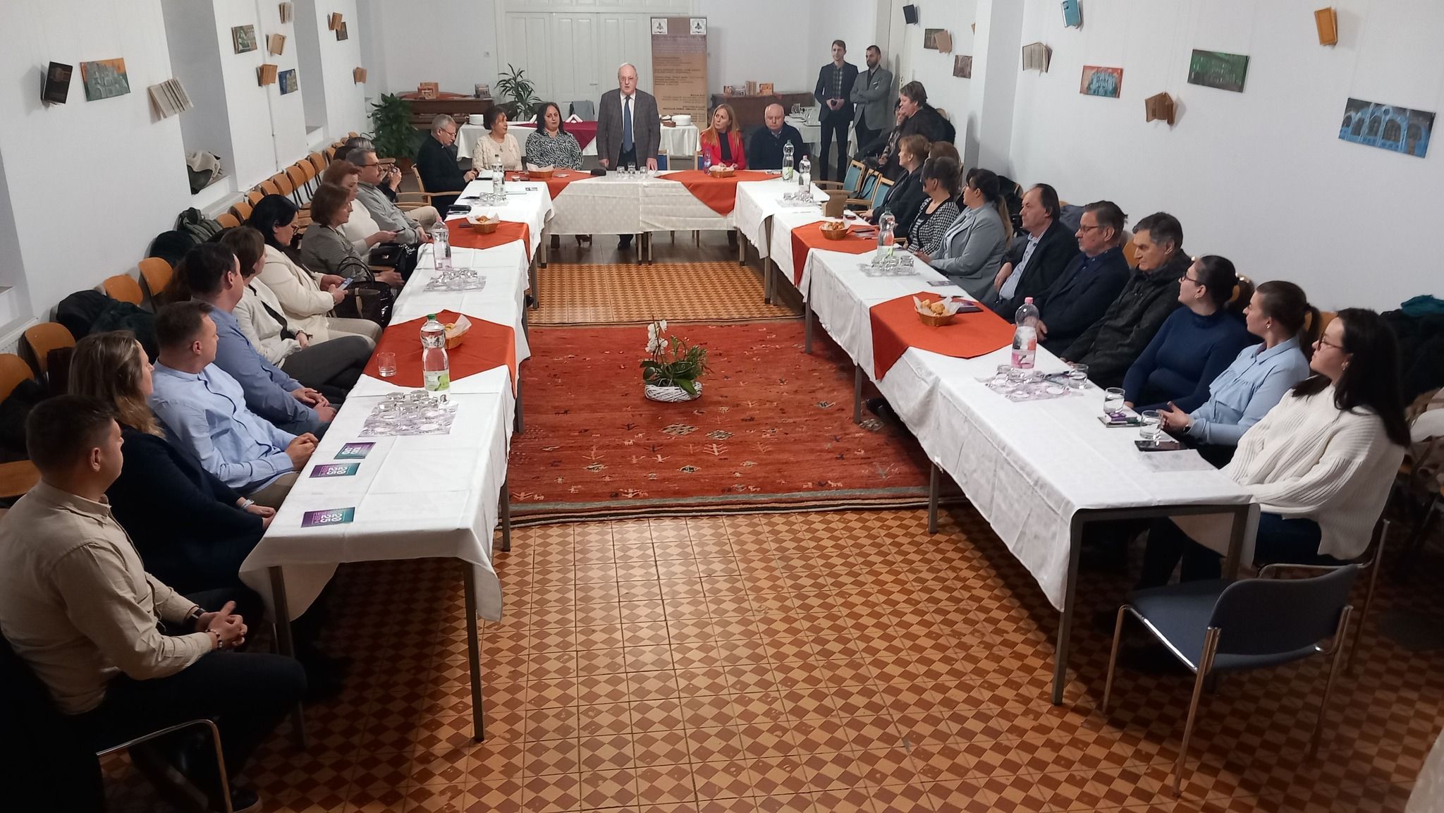 A magyar középiskolai gazdasági oktatásról szerveztek fórumot Nagyváradon