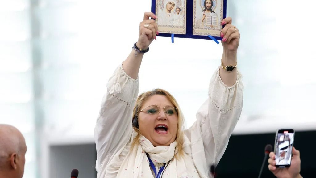 Diana Șoșoacă szerint zsarolási szándékkal tett ellene feljelentést a kommunizmus bűneit vizsgáló intézet