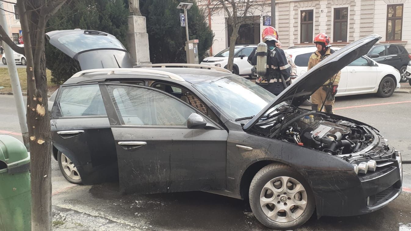 Kigyulladt egy autó Nagyváradon