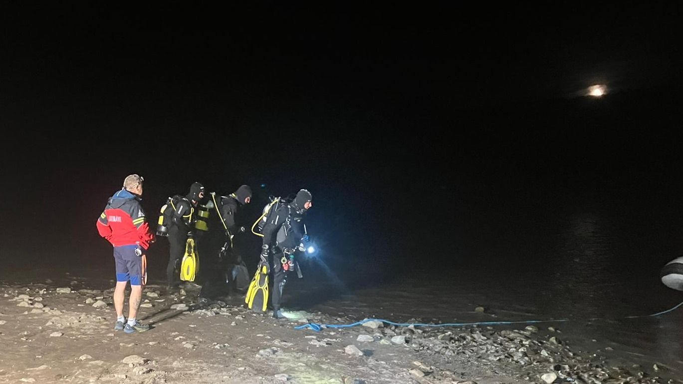 Egy eltűntnek nyilvánított fiatalembert keresnek a tűzoltók a zetelaki tóban