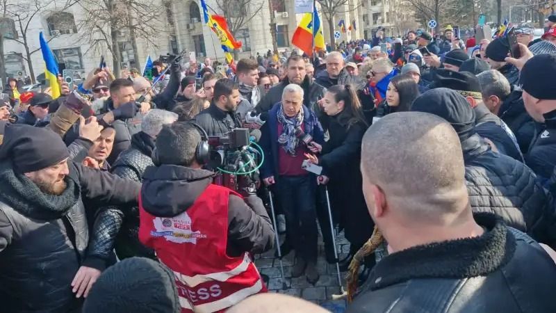 Călin Georgescu szimpatizánsai tüntetnek Bukarestben