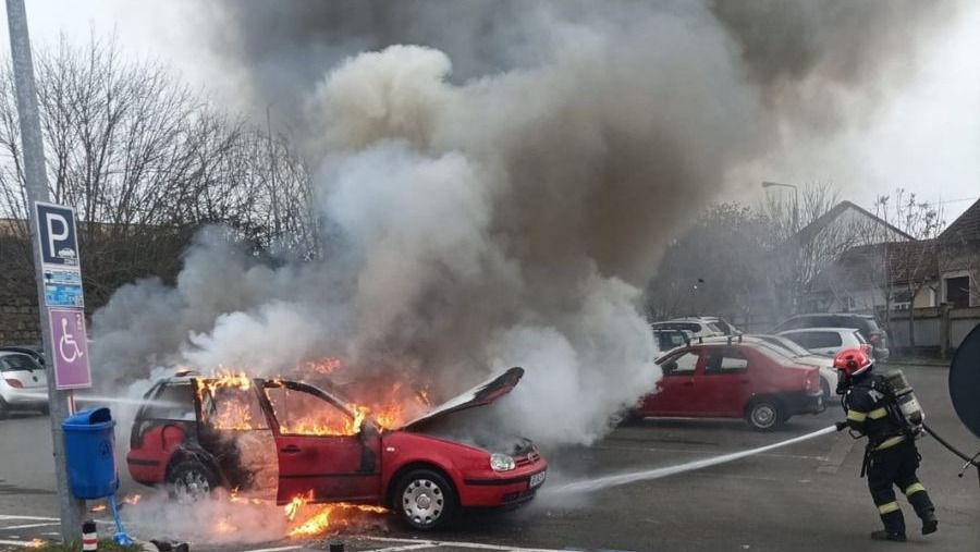 Kiégett egy autó Nagyváradon